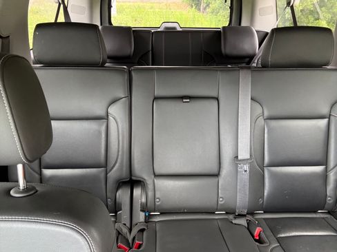 Used 2018 Chevrolet Suburban LT RWD image 11