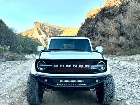 Used 2023 Ford Bronco Wildtrak image 16