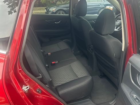 Used 2019 Nissan Rogue SV FWD image 5
