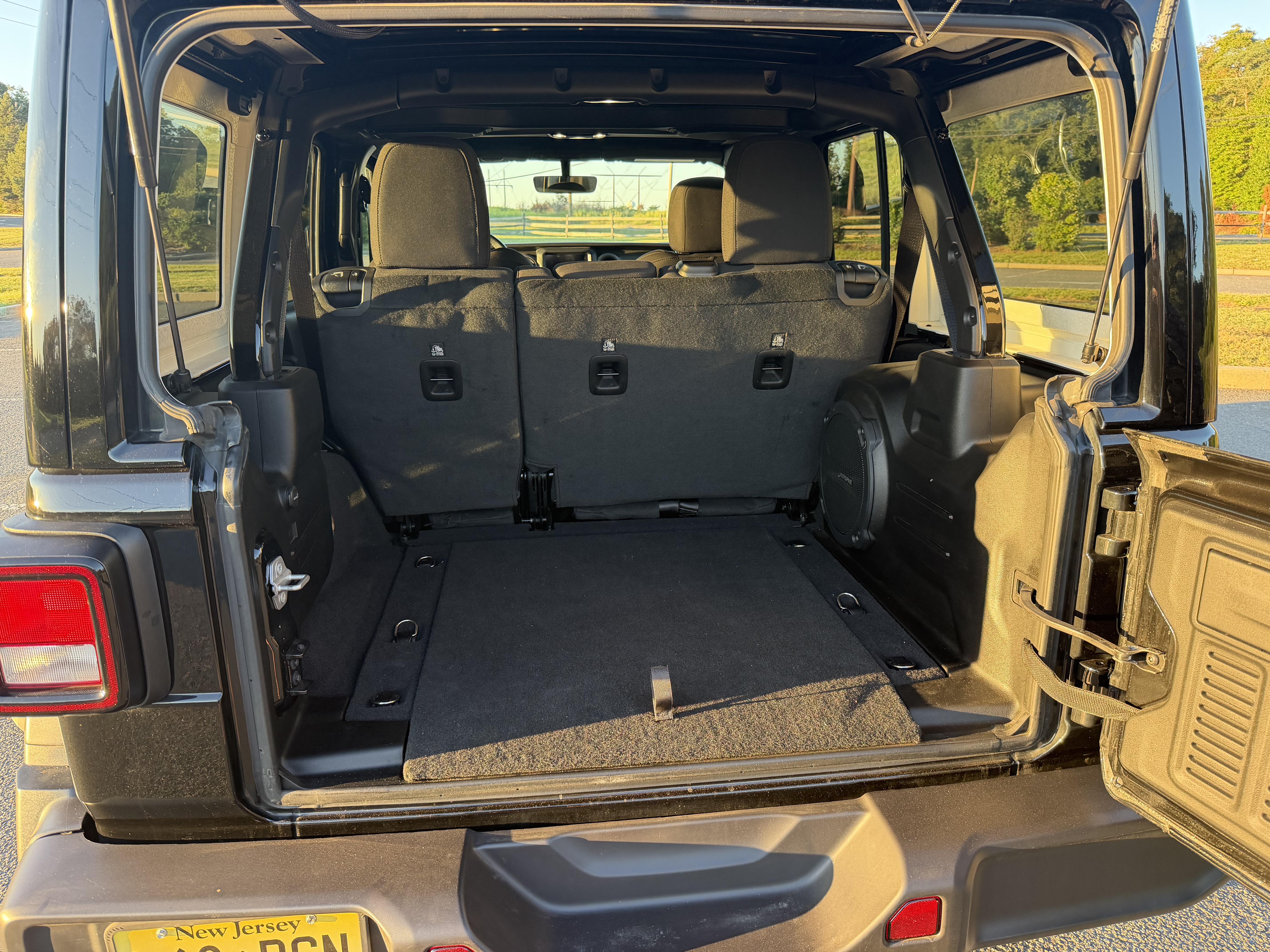 Used 2022 Jeep Wrangler Unlimited Sport AWD/4WD image 9