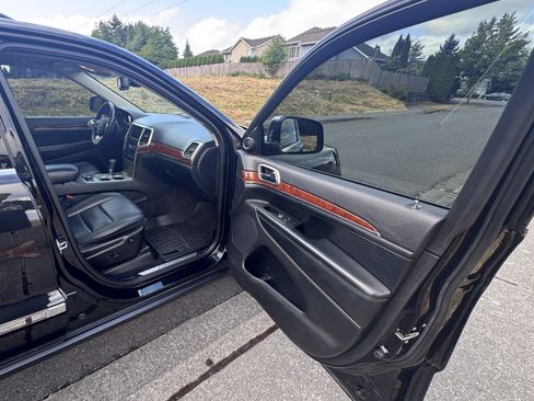 Used 2011 Jeep Grand Cherokee Limited AWD/4WD image 15