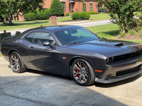 Used 2015 Dodge Challenger SRT w/ Technology Group RWD image 1