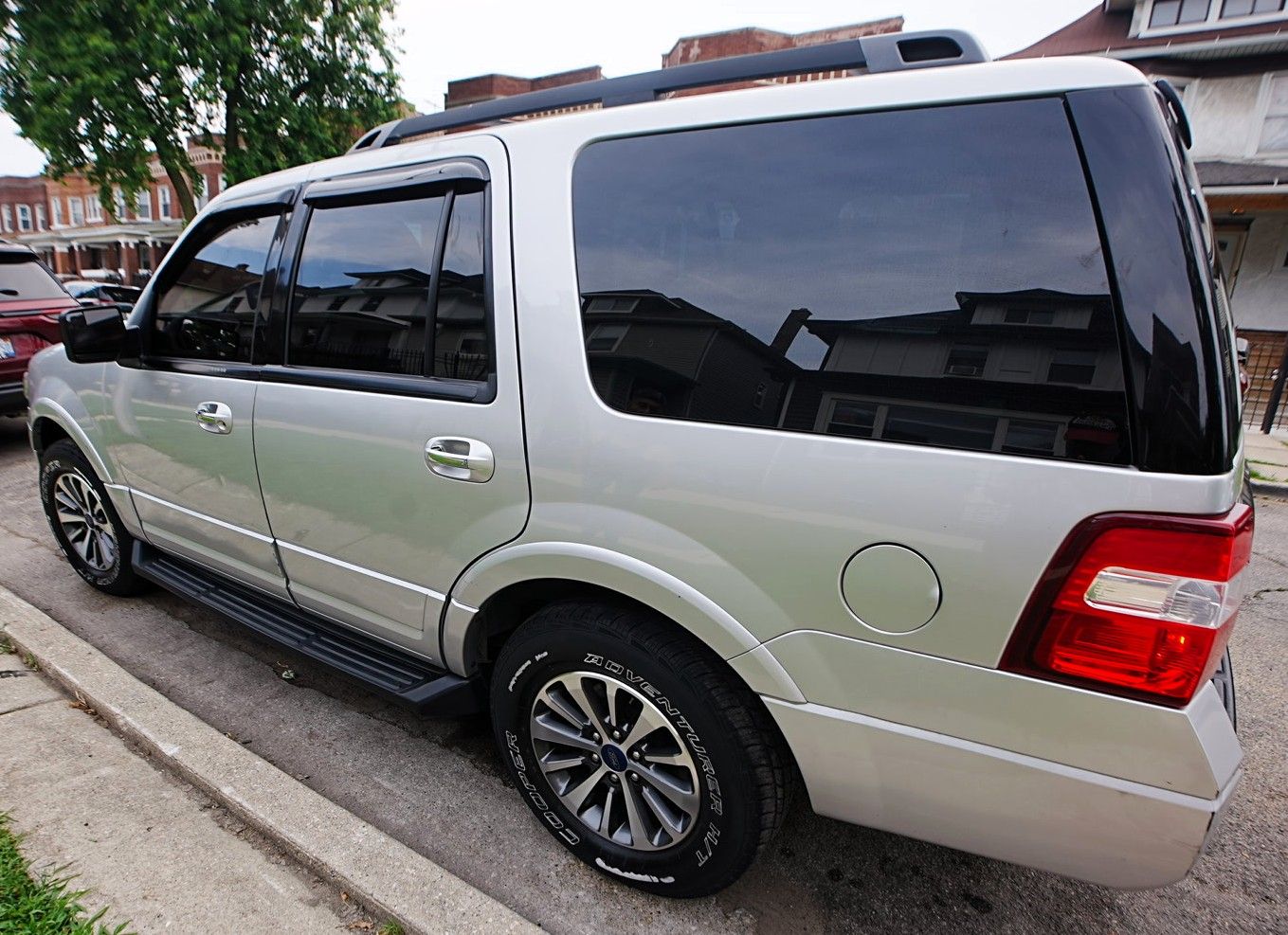 Used 2016 Ford Expedition XLT AWD/4WD image 32