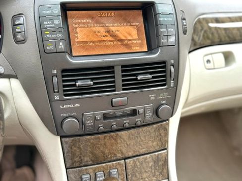Used 2001 Lexus LS 430 w/ Ultra Luxury Pkg RWD image 11