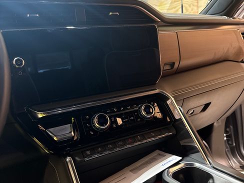 Used 2024 GMC Sierra 2500 Denali Ultimate image 6