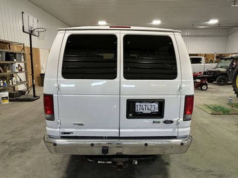 Used 2014 Ford E-350 and Econoline 350 XLT image 9
