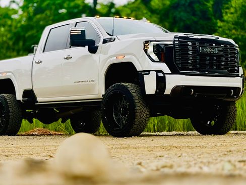 Used 2024 GMC Sierra 3500 Denali Ultimate image 2