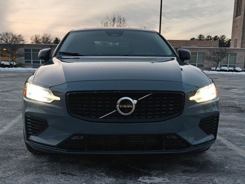 Used 2023 Volvo S60 T8 Plus image 8