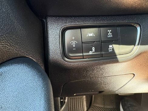 Used 2019 Hyundai Santa Fe SE AWD/4WD image 16