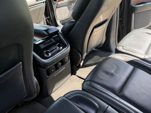 Used 2018 Lincoln Navigator Select image 4