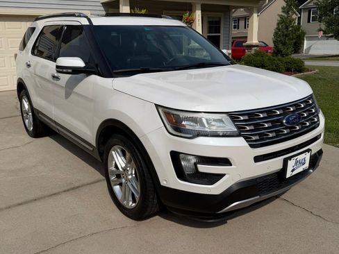 Used 2016 Ford Explorer Limited w/ Equipment Group 301A AWD/4WD image 2