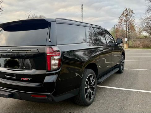 Used 2023 Chevrolet Suburban RST w/ Luxury Package image 2