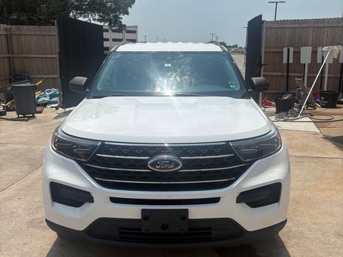 Used 2022 Ford Explorer XLT AWD/4WD image 4