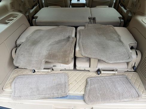 Used 2011 Cadillac Escalade Luxury AWD/4WD image 29