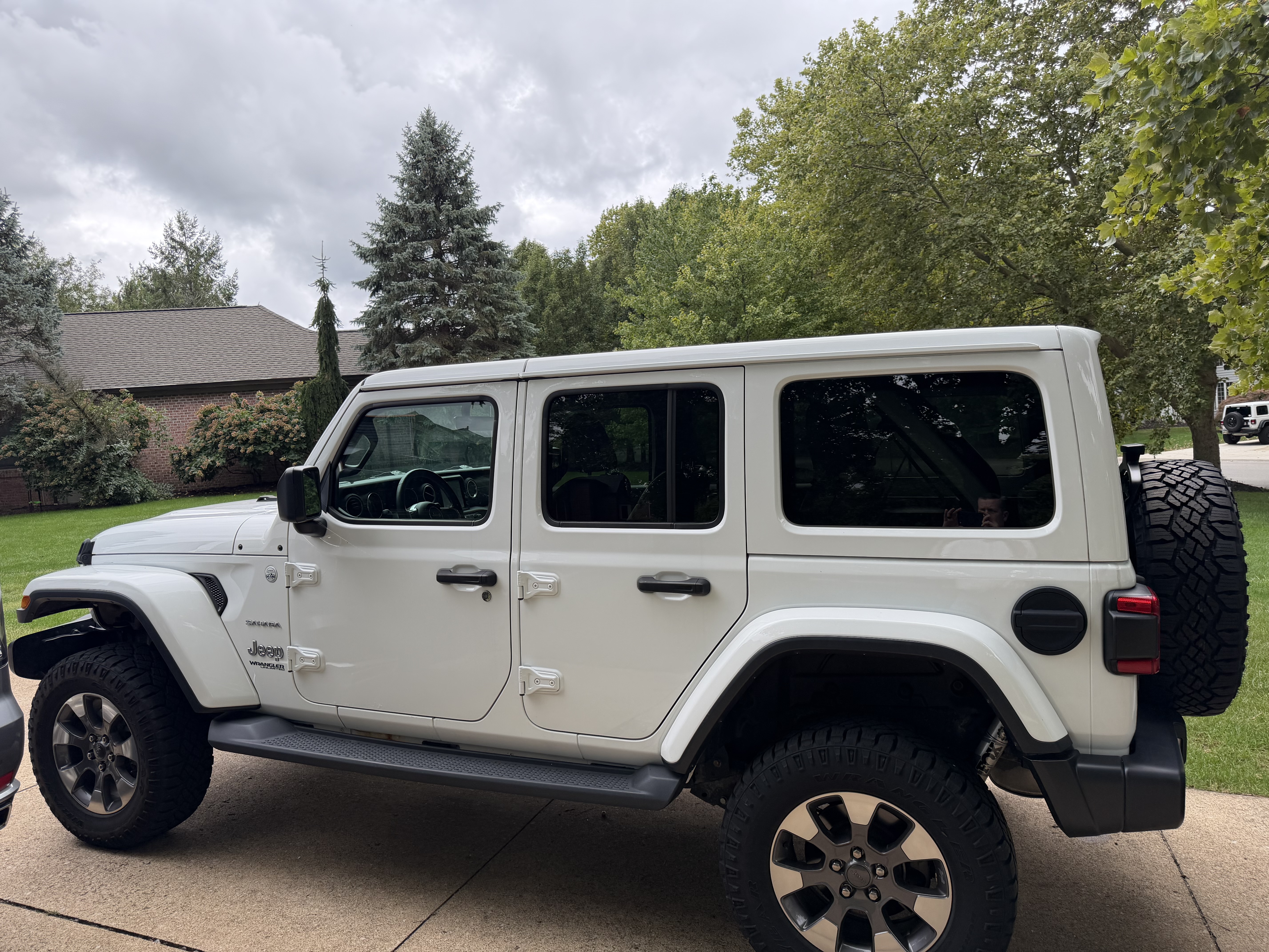 Used 2019 Jeep Wrangler Unlimited Sahara AWD/4WD image 8
