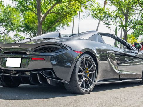 Used 2018 McLaren 570S Spider RWD image 8