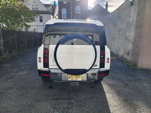 Used 2023 Land Rover Defender 130 S image 4