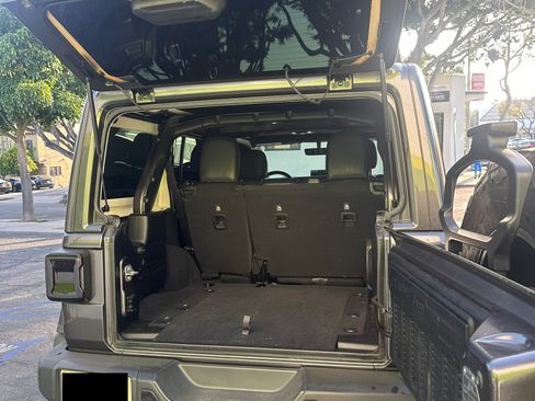 Used 2021 Jeep Wrangler Unlimited Rubicon image 6