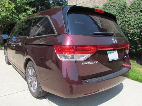 Used 2015 Honda Odyssey Touring Elite image 5