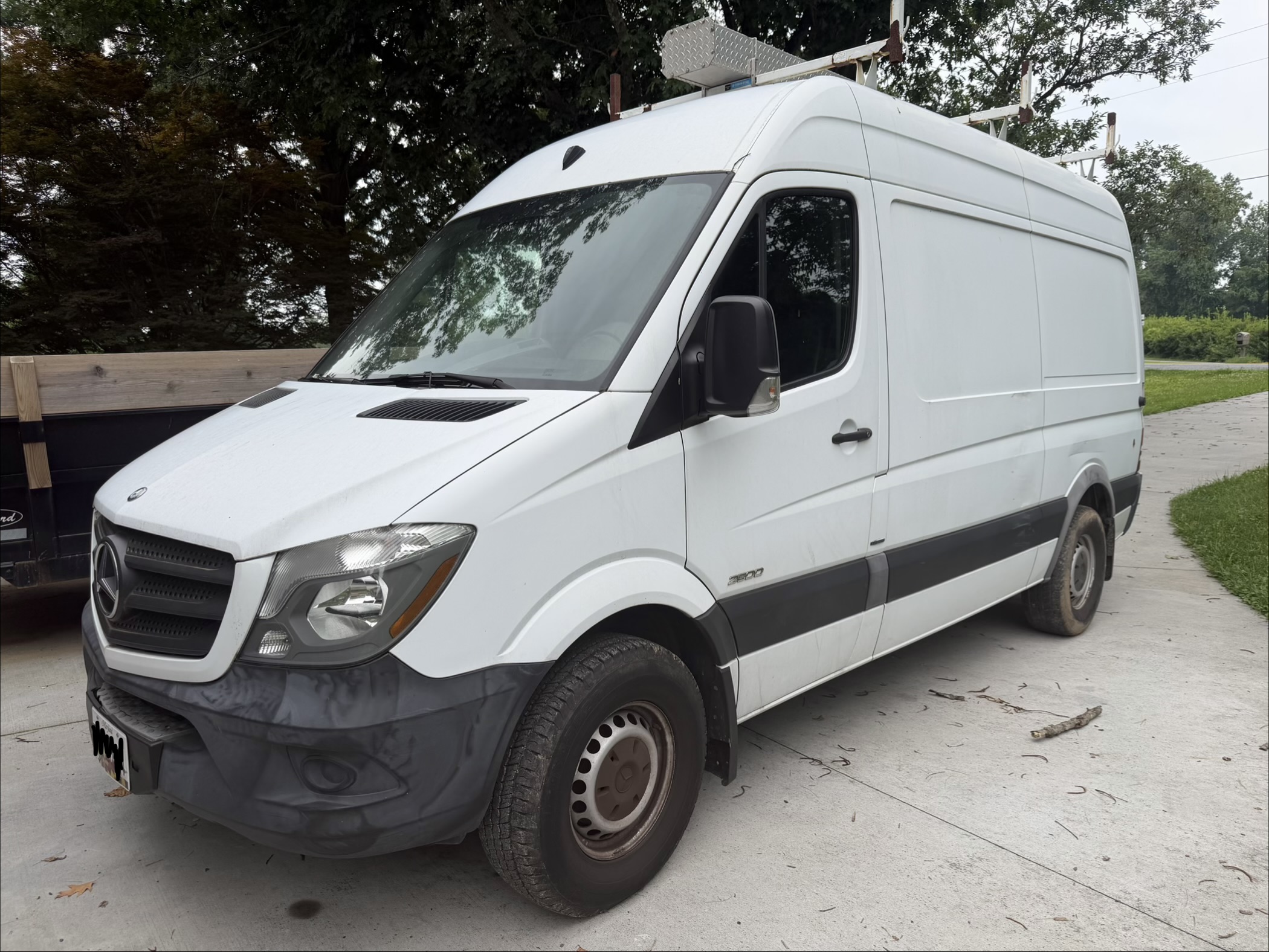Used 2015 Mercedes-Benz Sprinter 2500 image 1