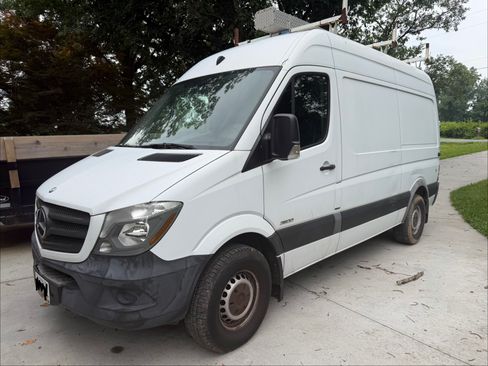 Used 2015 Mercedes-Benz Sprinter 2500 image 1