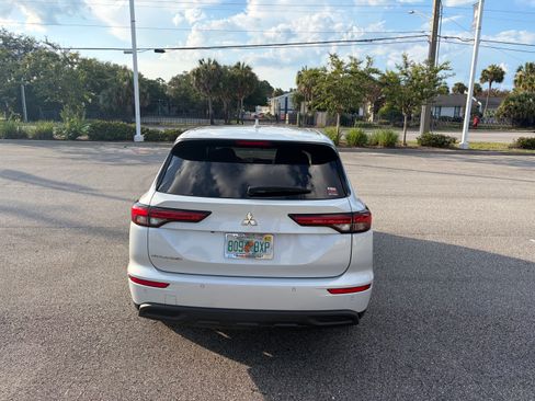 Used 2022 Mitsubishi Outlander ES FWD image 8