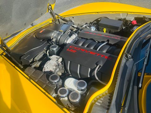 Used 2005 Chevrolet Corvette Coupe w/ Preferred Equipment Group image 17