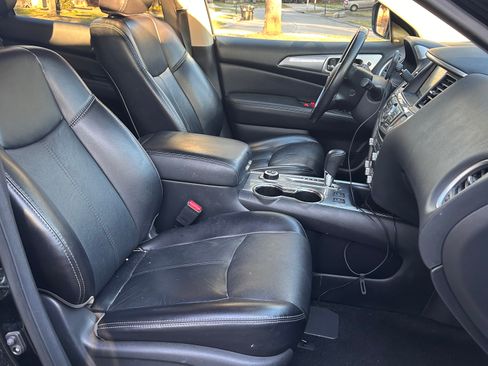 Used 2020 Nissan Pathfinder SL AWD/4WD image 10