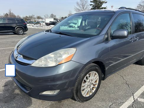Used 2008 Toyota Sienna XLE Limited image 2
