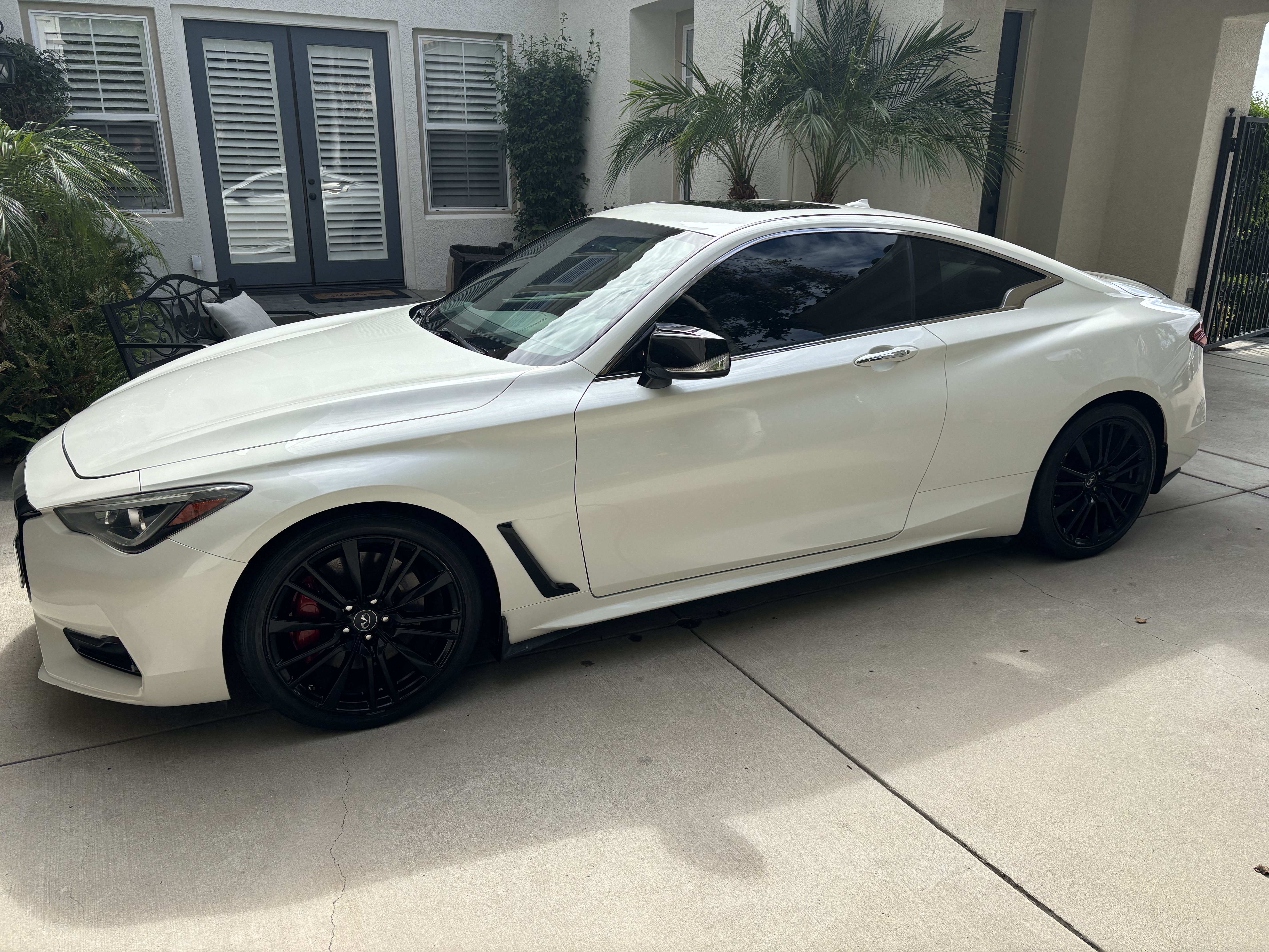 Used 2017 INFINITI Q60 Red Sport 400 RWD image 1