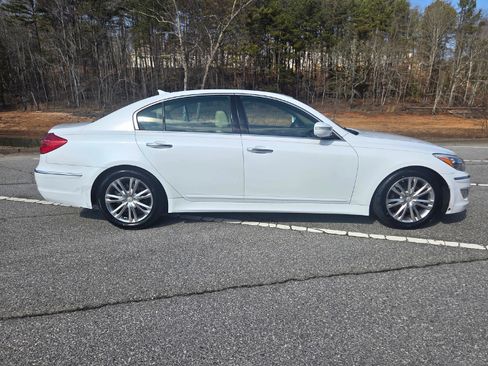 Used 2014 Hyundai Genesis 3.8 image 10