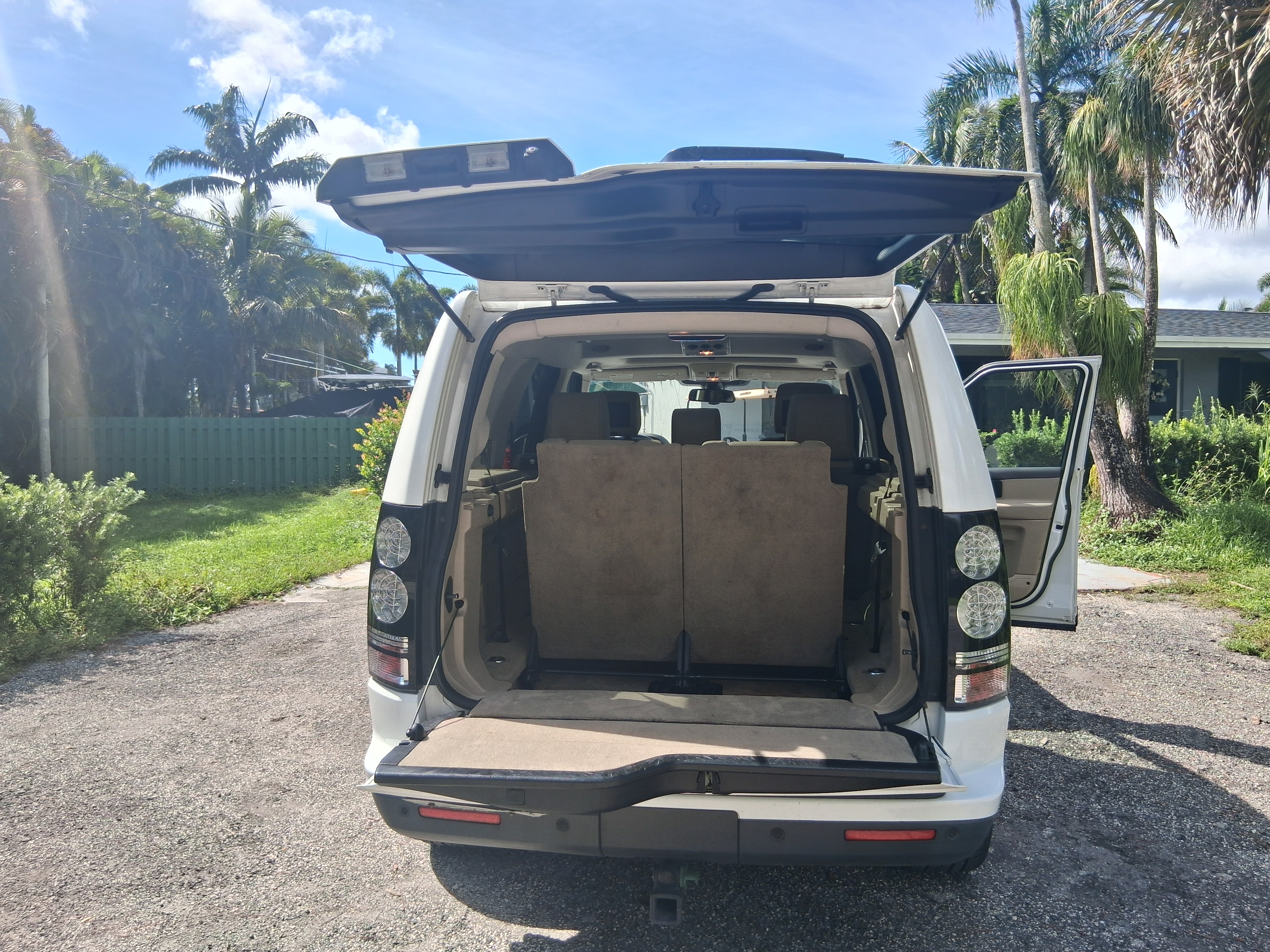Used 2016 Land Rover LR4 HSE AWD/4WD image 13