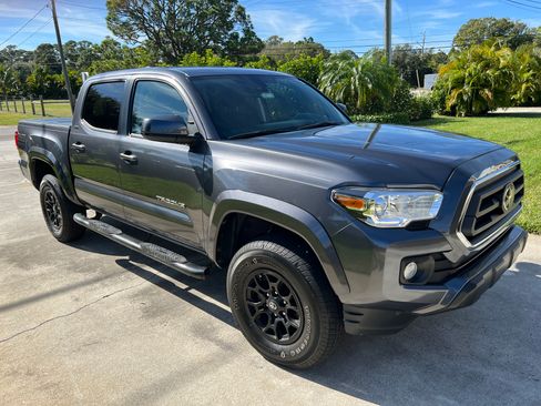 Used 2020 Toyota Tacoma SR5 RWD image 1