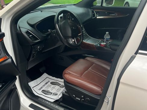 Used 2019 Lincoln Nautilus Reserve image 2