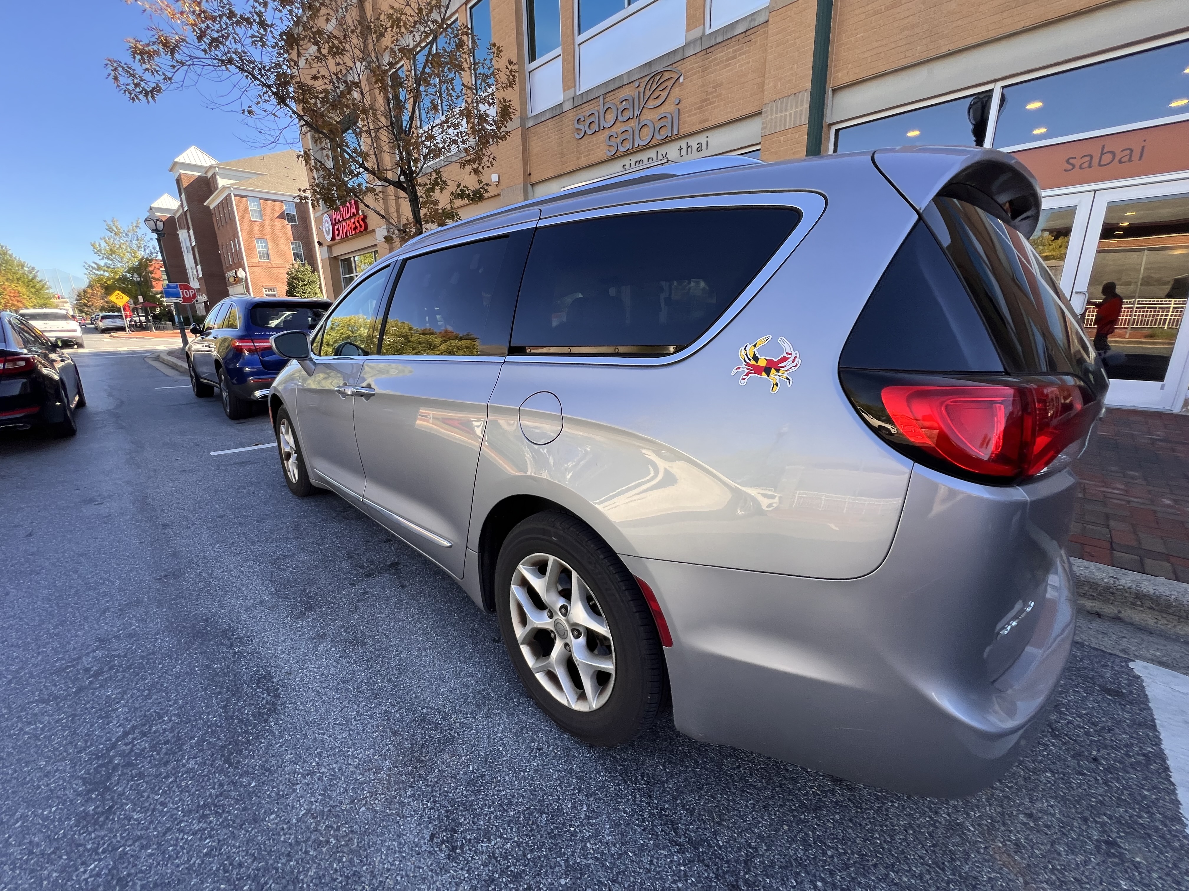 Used 2018 Chrysler Pacifica Touring-L w/ Tire & Wheel Group FWD image 5