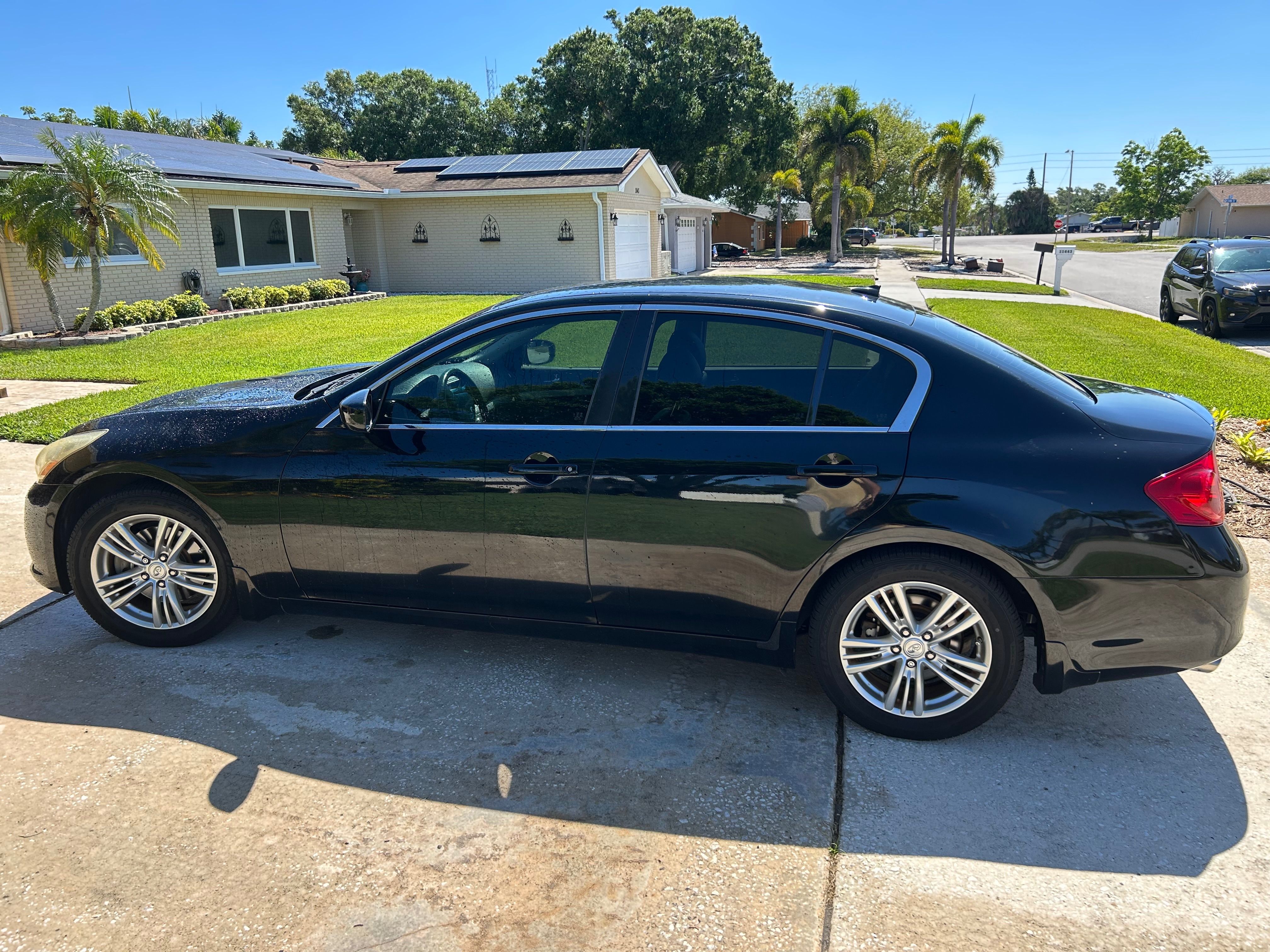 Used 2013 INFINITI G37 Journey RWD image 1