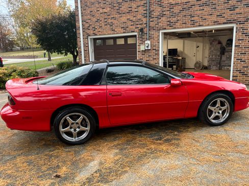 Used 2000 Chevrolet Camaro Z28 w/ SS Performance/Appearance Pkg image 6