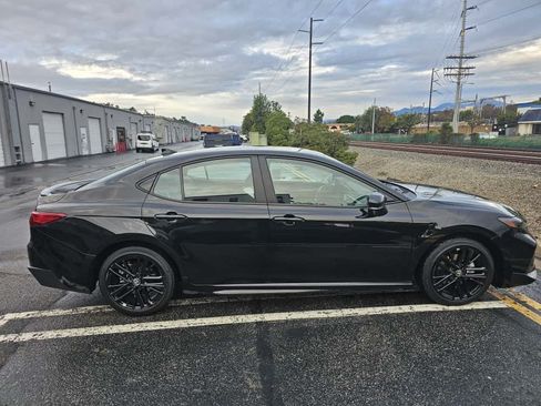 Used 2025 Toyota Camry SE image 2