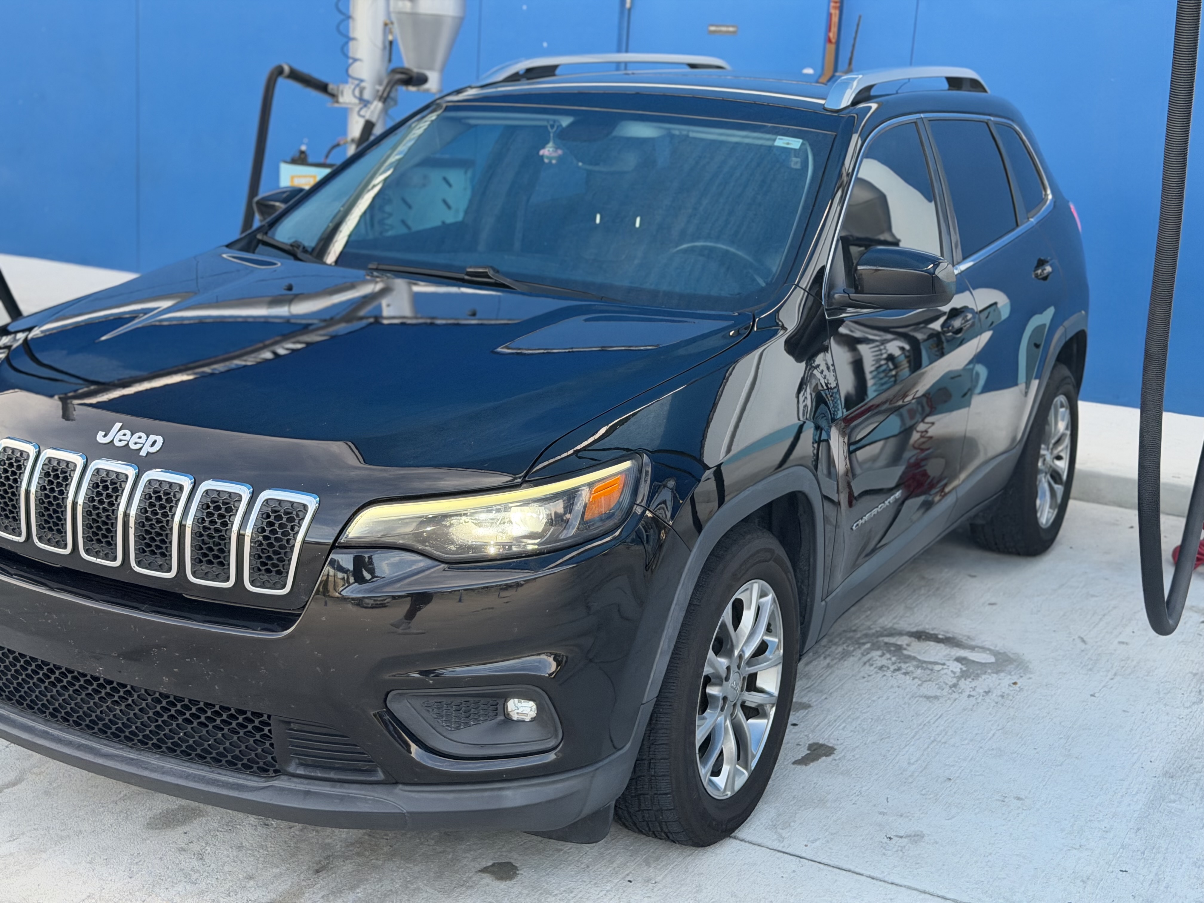 Used 2019 Jeep Cherokee Latitude Plus w/ Comfort/Convenience Group FWD image 11