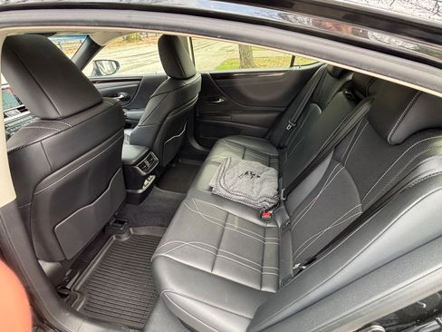 Used 2019 Lexus ES 300h image 13