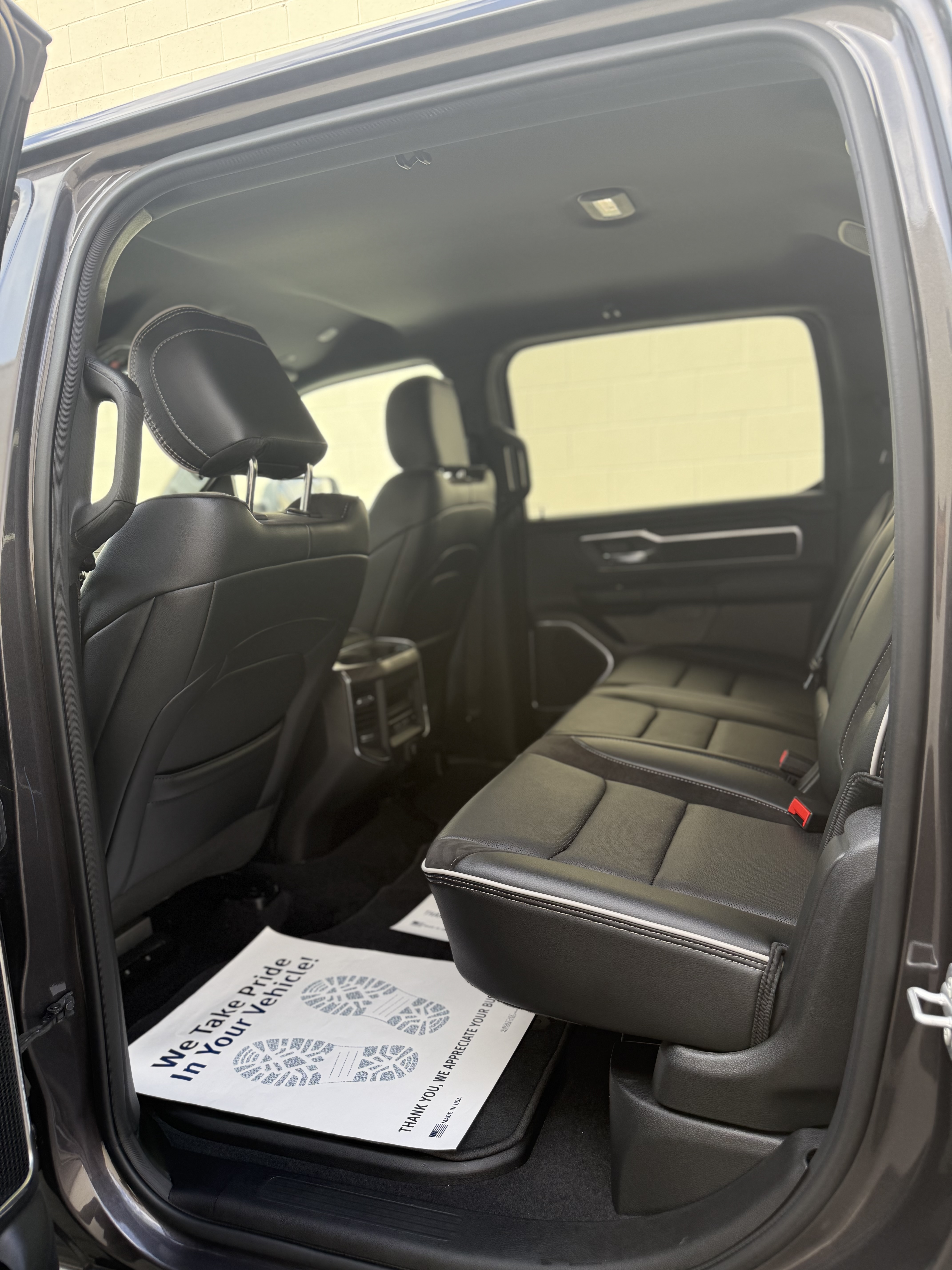 Used 2026 RAM 1500 Laramie AWD/4WD image 17