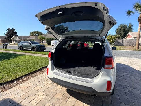 Used 2015 Kia Sorento LX image 10