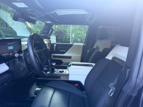 Used 2025 GMC Hummer EV 3X w/ LPO, Dark Essentials Package AWD/4WD image 8