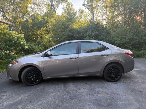 Used 2015 Toyota Corolla LE FWD image 13