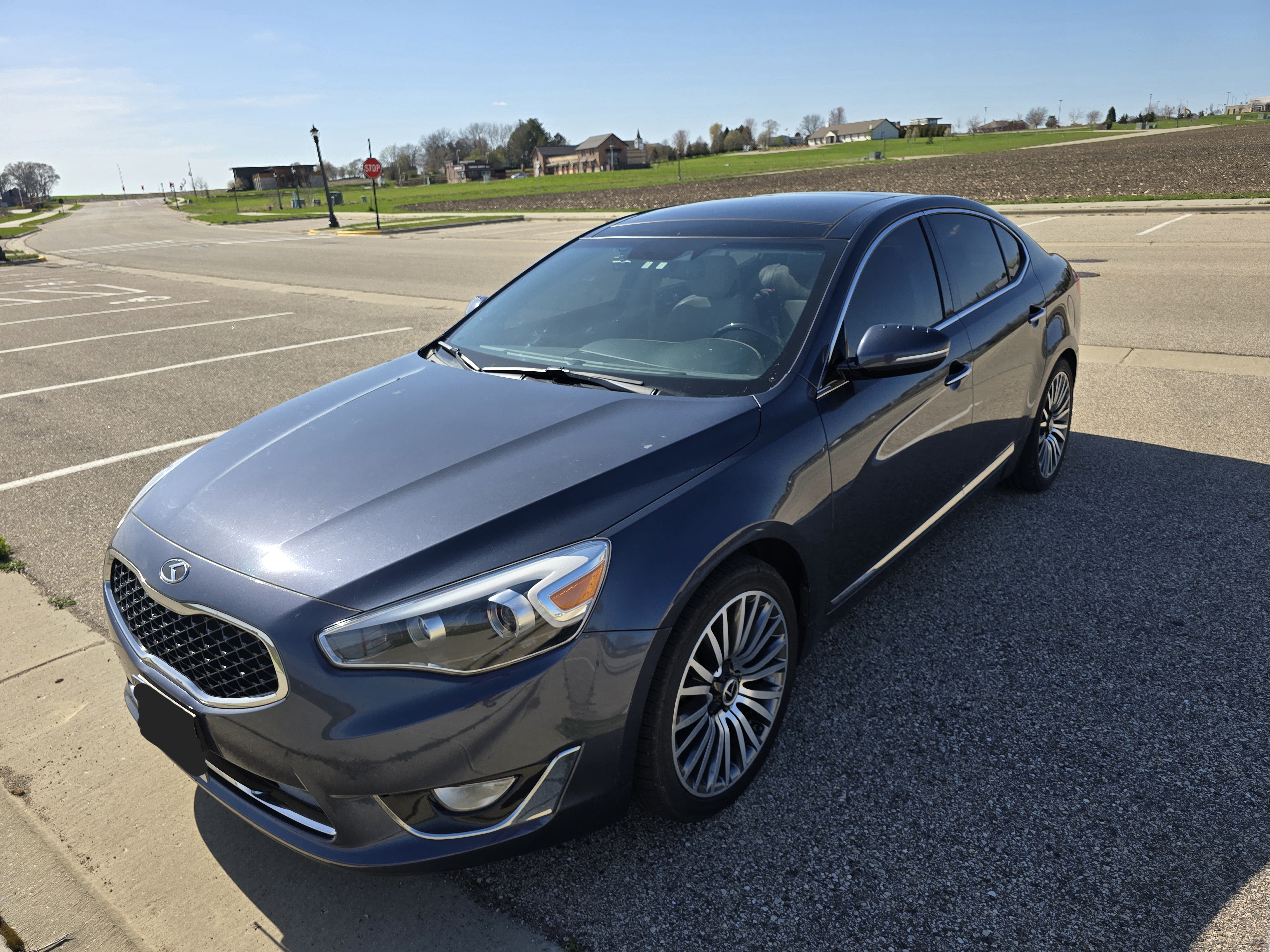 Used 2015 Kia Cadenza Premium w/ Technology Package FWD image 1