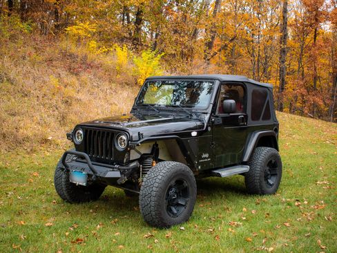 Used 2004 Jeep Wrangler SE w/ Ecco Tire & Wheel Group image 2