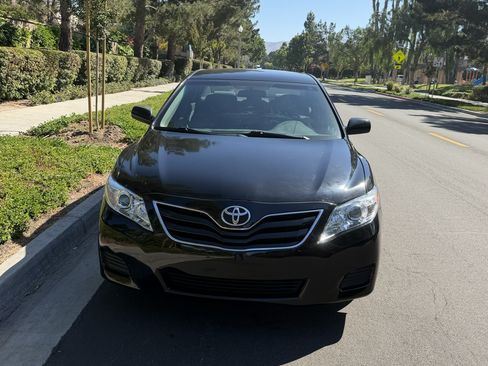 Used 2010 Toyota Camry LE FWD image 2