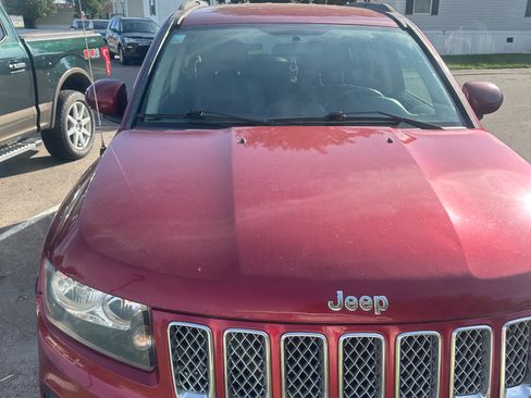 Used 2014 Jeep Compass Latitude FWD image 11