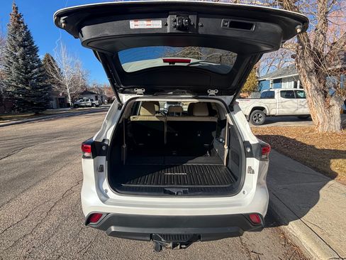 Used 2022 Toyota Highlander XLE image 14