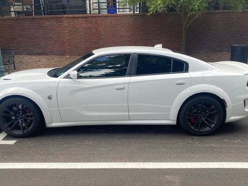Used 2020 Dodge Charger SRT Hellcat w/ Harman/Kardon Audio Group RWD image 5
